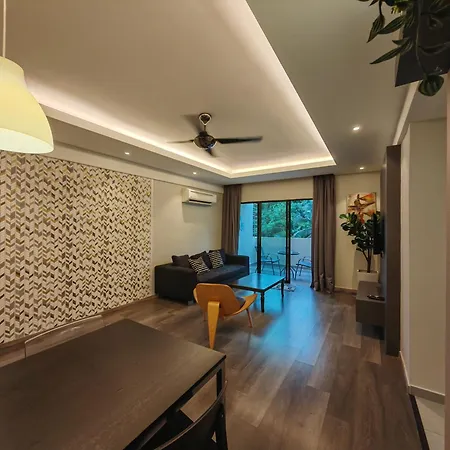 Cosy Designer'S Home By The Mountain Lumut Exterior photo