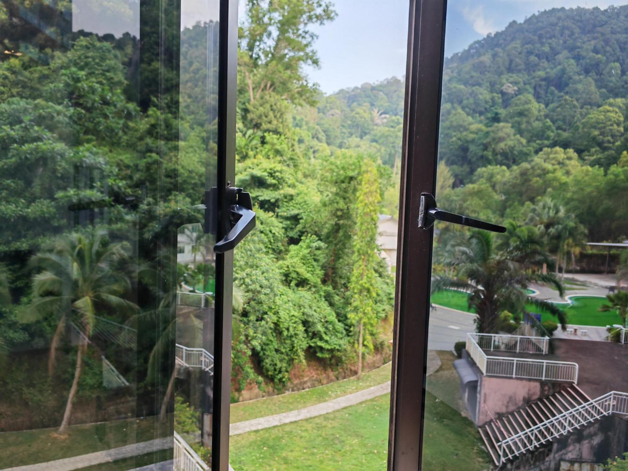 Cosy Designer's By The Mountain Lumut