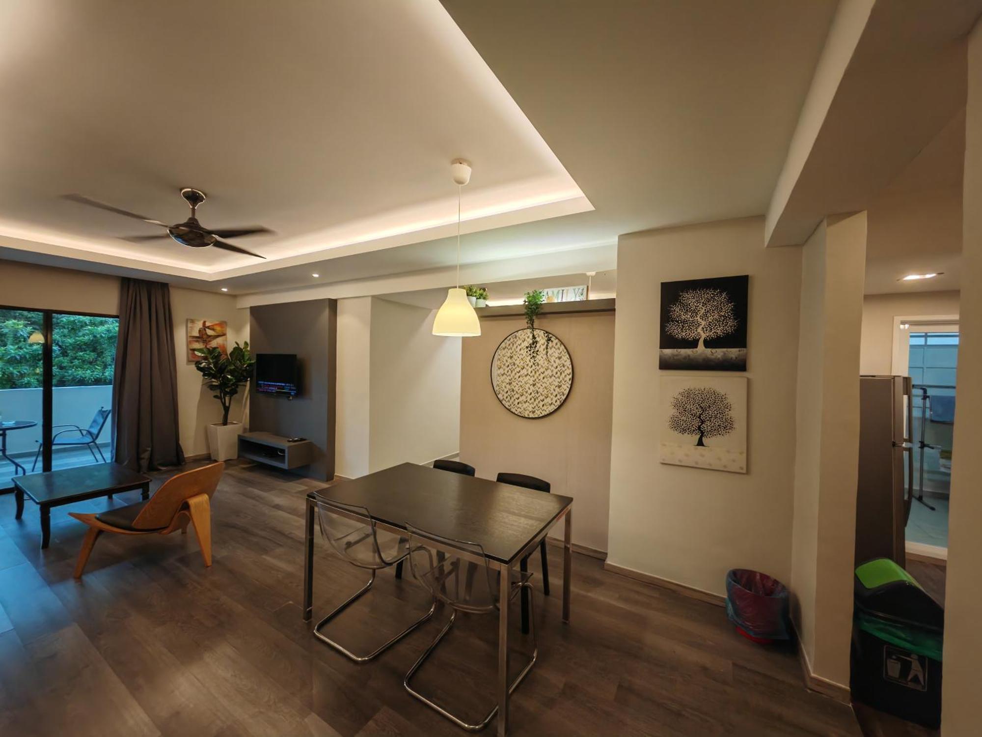 Cosy Designer's By The Mountain Apartment