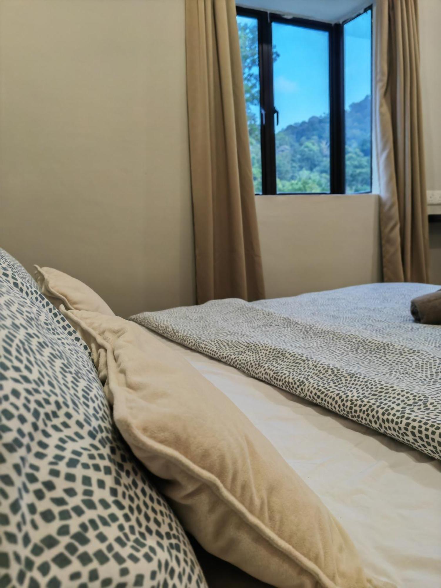 Cosy Designer's By The Mountain *