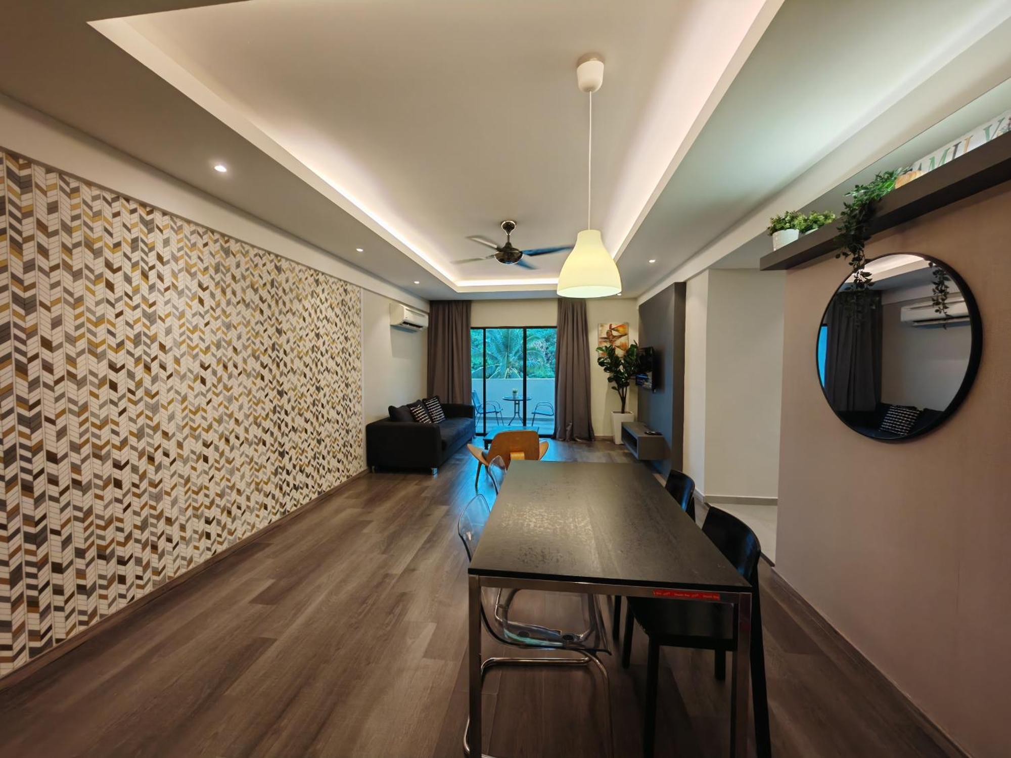 Cosy Designer's By The Mountain Apartment