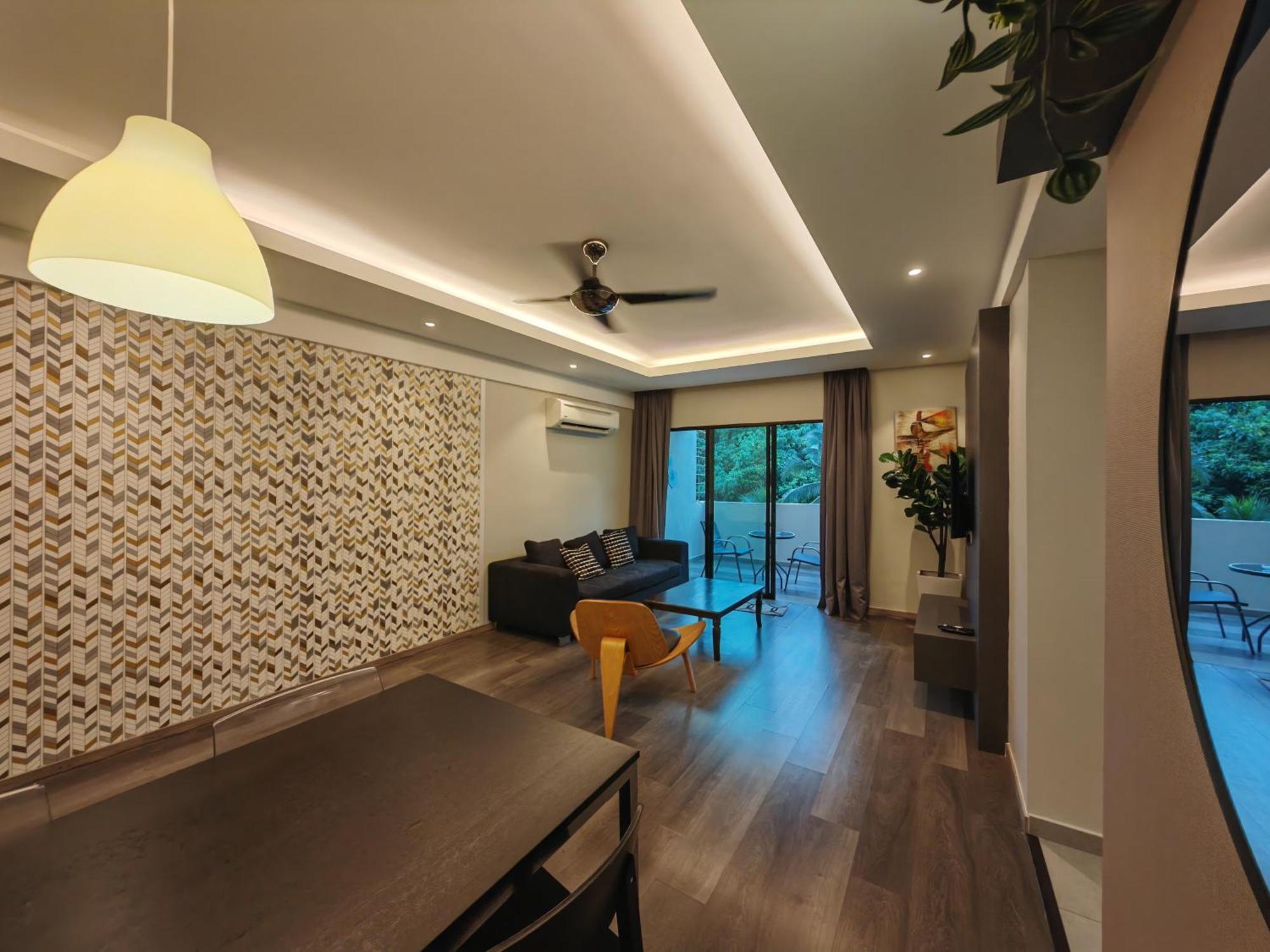 Cosy Designer's By The Mountain