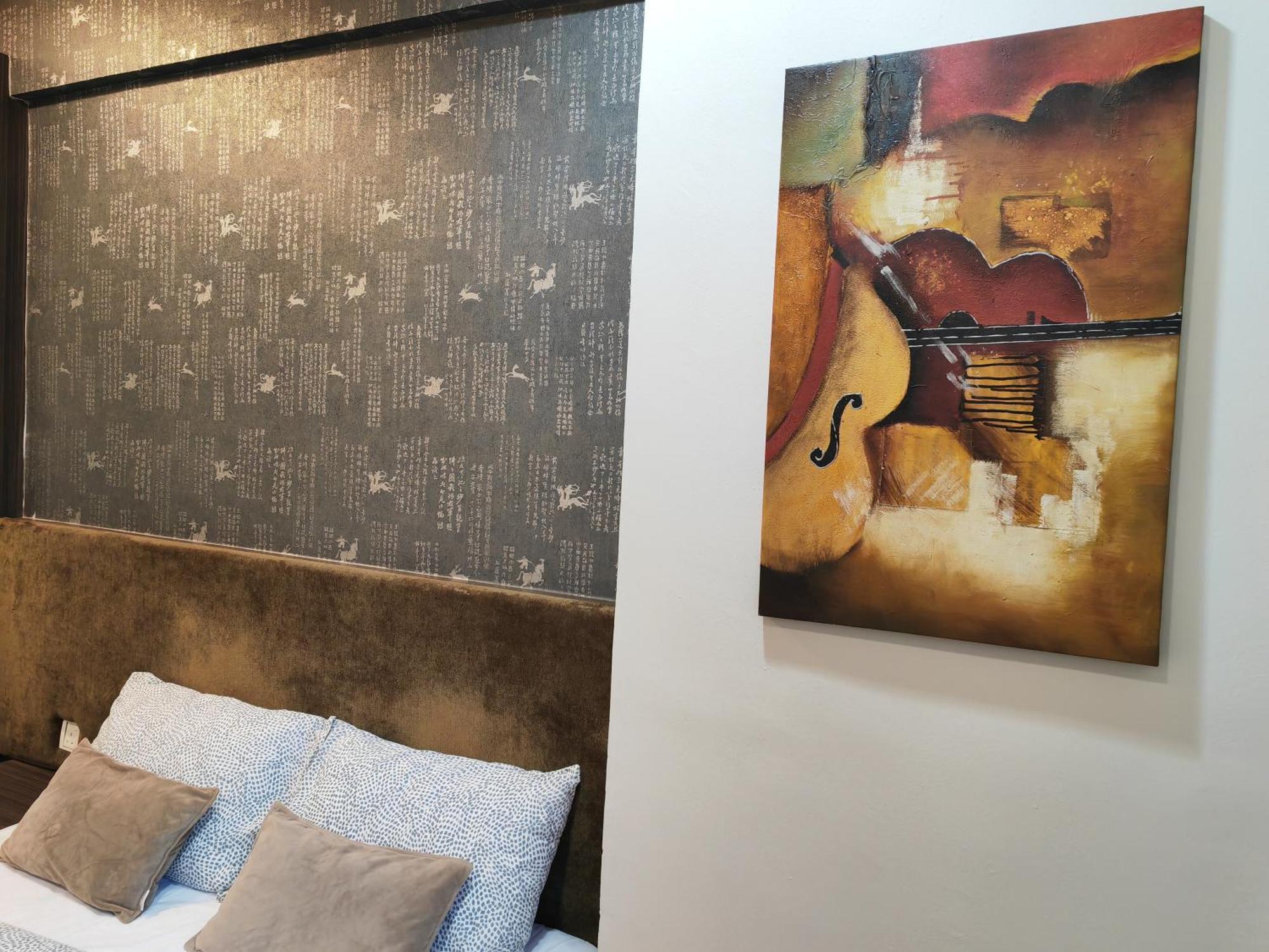 Cosy Designer's By The Mountain Apartment