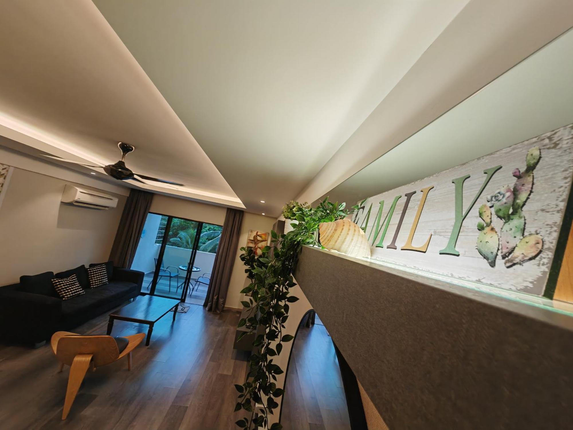 Cosy Designer's By The Mountain